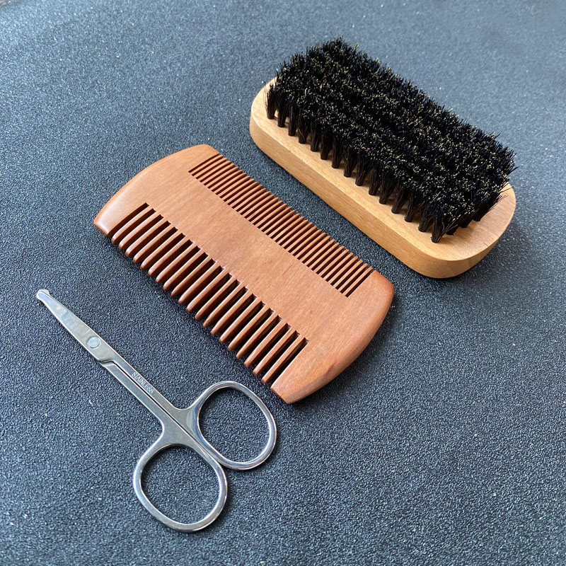 Mens Grooming Kit Bag - メンズひげグルーミングセット、ひげブラシ、毛素材、ひげ用くし、ハサミ、収納袋付き、男性専用に特別に設計